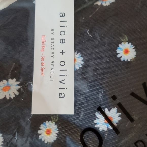 ⭐️40% Off⭐️ Alice + Olivia Black Daisy Print Duffle Bag - Picture 7 of 10